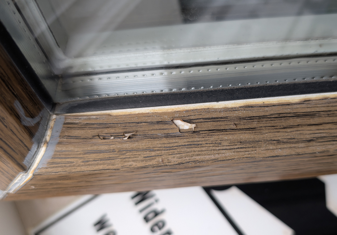 Folie fängt zum splittern an Folie fängt zum splittern an